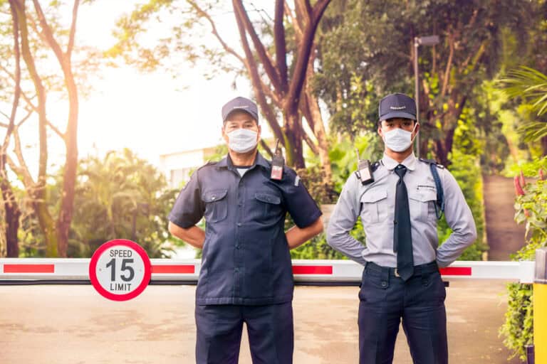 การมีเจ้าหน้าที่รักษาความปลอดภัยที่มีประสบการณ์ช่วยปกป้องทรัพย์สินและชีวิตของคน